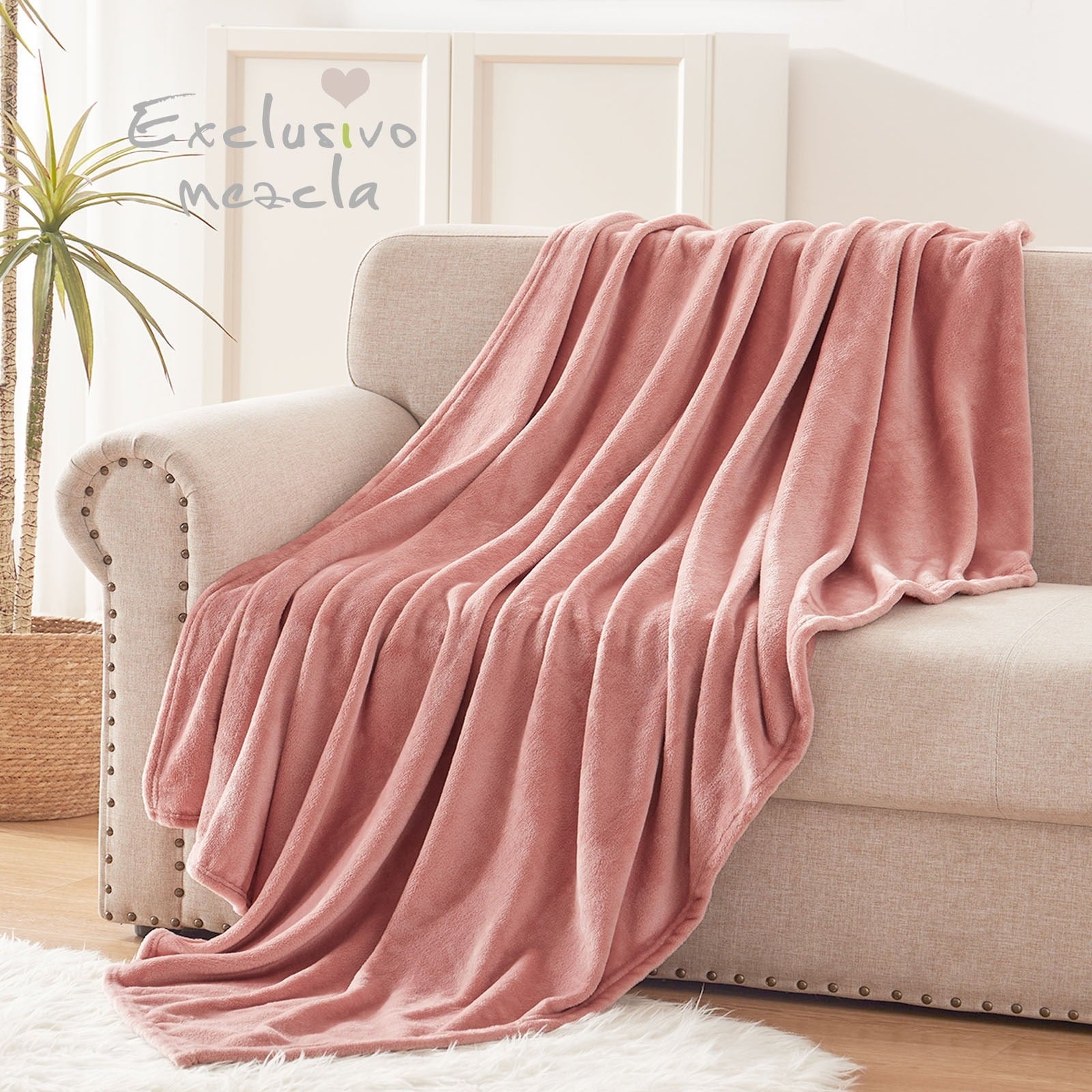 Fleece Throw Blanket for Couch, Sofa, Super Soft and Warm Blankets, Pink Throw All Season Use, Cozy, Plush, Lightweig...