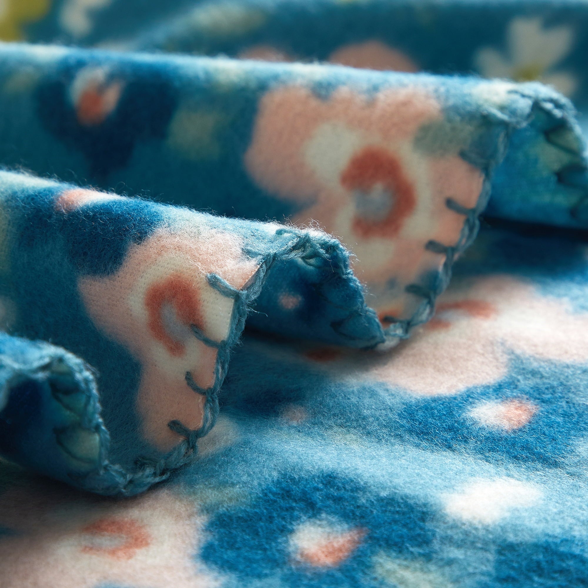 Cozy Fleece Throw Blanket Delightful Floral 50" x 60", All Ages