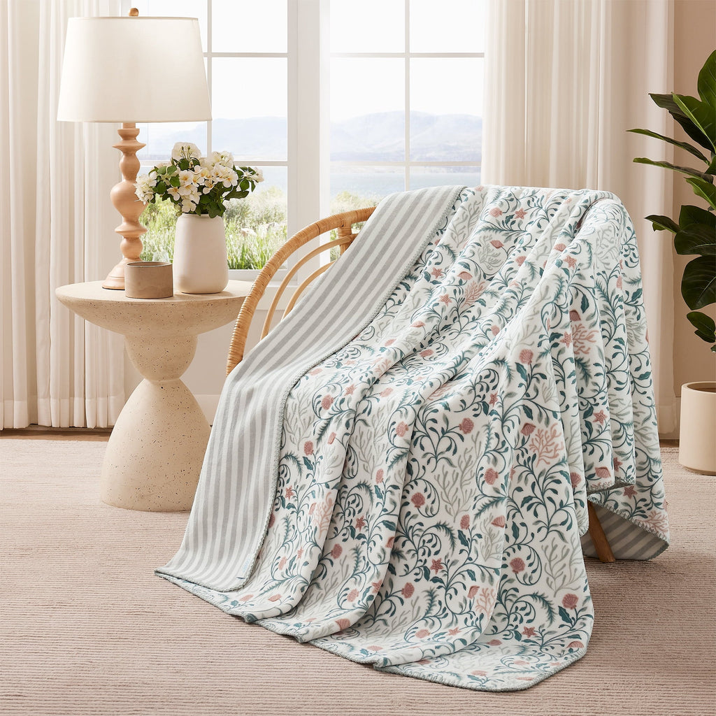Throw Blanket, Reversible Plush Fleece Blanket for Couch, Green Seaberry Print, 50" x 72"