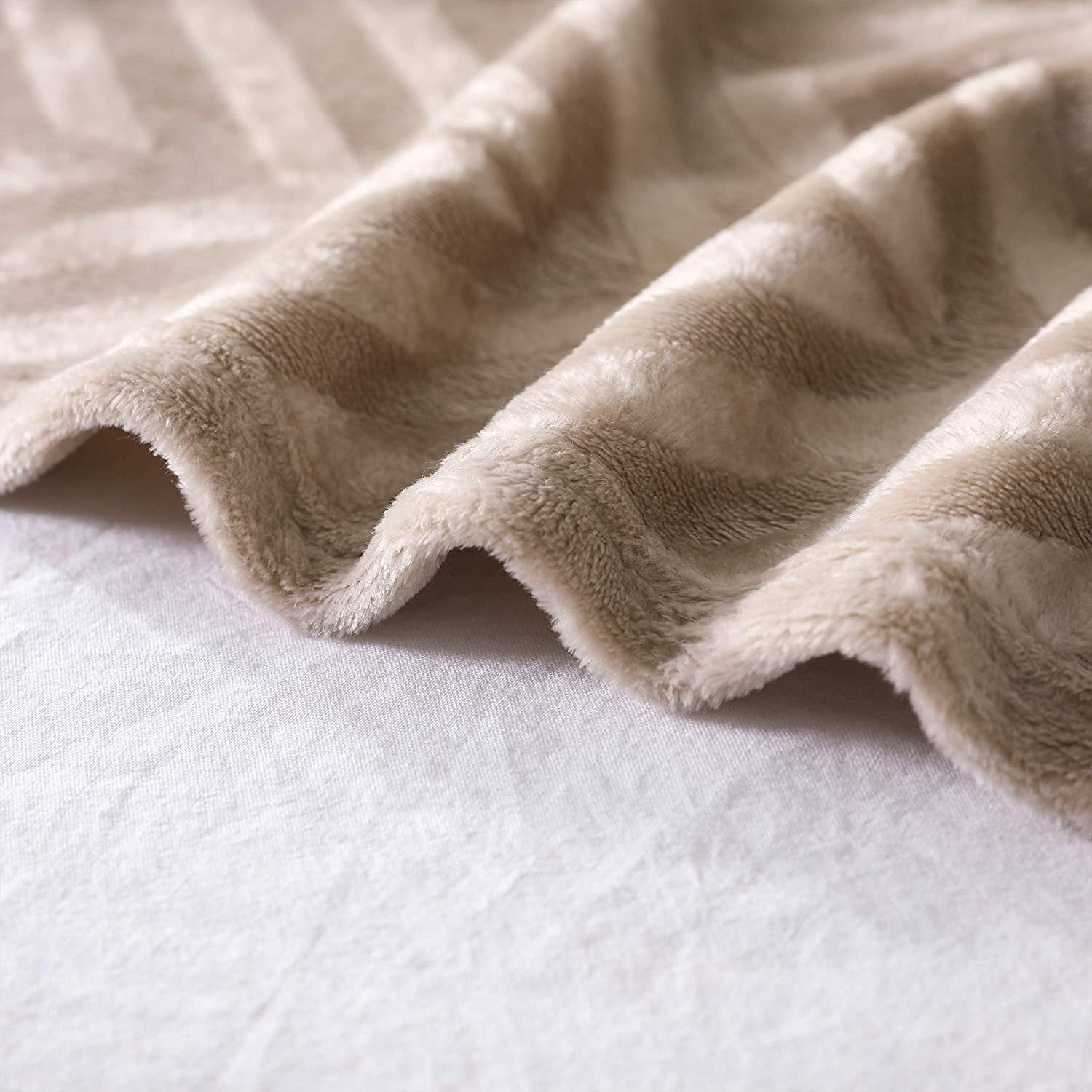 Soft Flannel Fleece Lightweight 50"x60" Throw Blanket, Brushed Chevron Design Fluffy Plush Cozy Blanket for All Seaso...