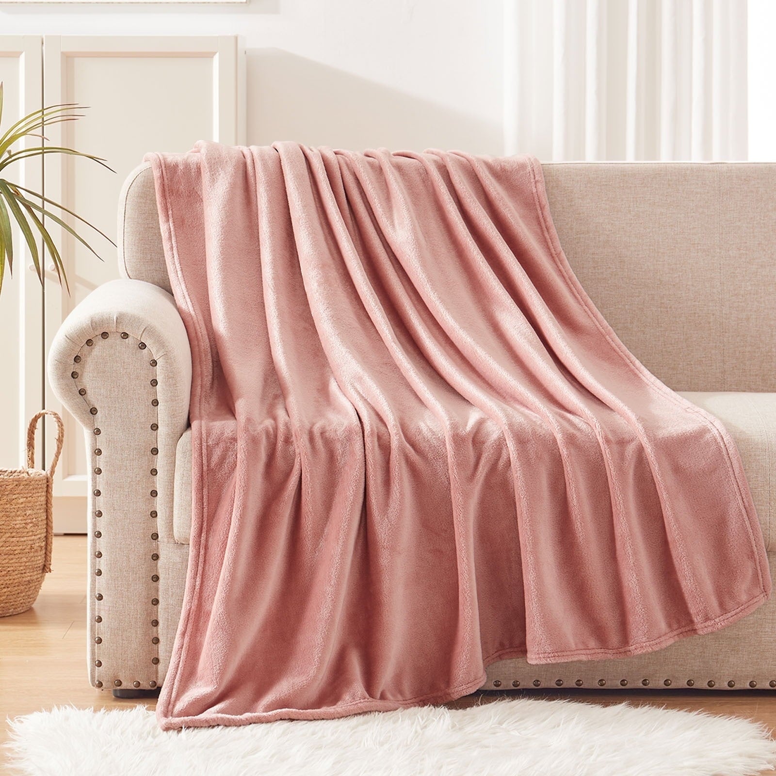 Fleece Throw Blanket for Couch, Sofa, Super Soft and Warm Blankets, Pink Throw All Season Use, Cozy, Plush, Lightweig...